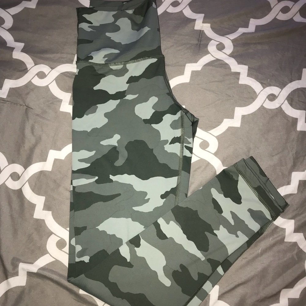 Aerie Green Camo Leggings